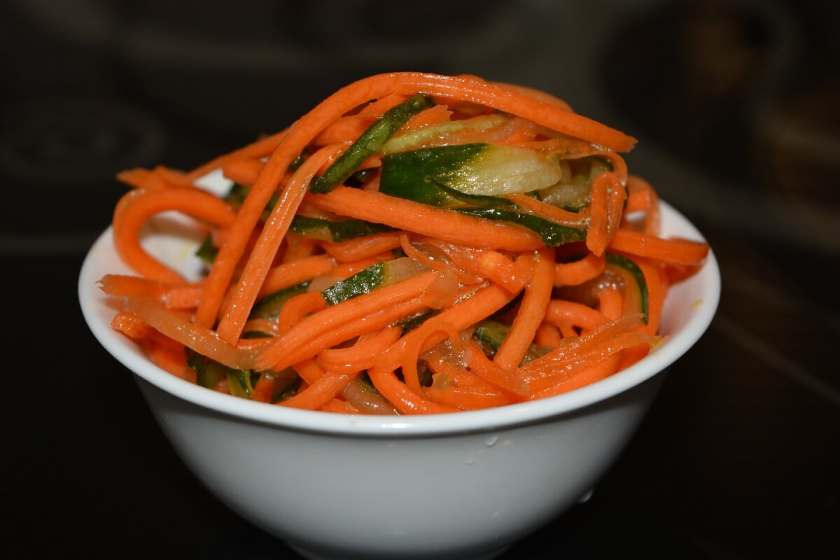 Такой салатик не стыдно подать даже на новогодний стол