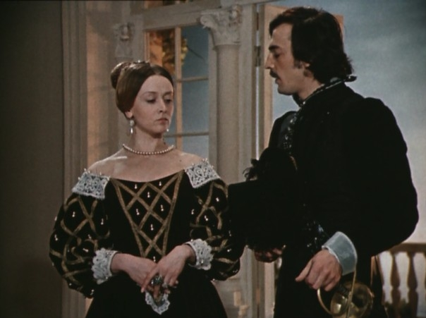 "Собака на сене" и "Благочестивая Марта": одно платье на двоих ...