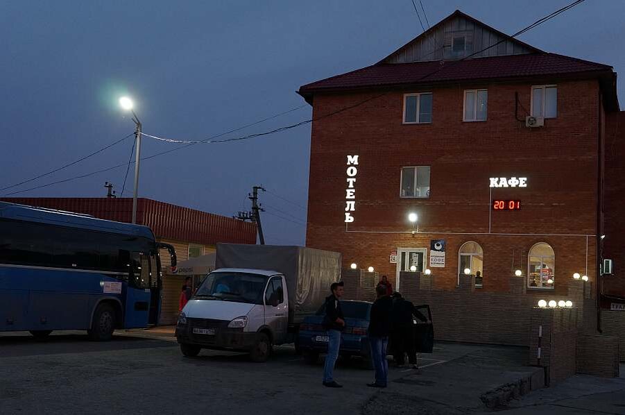 Мотель, где останавливается автобус.
