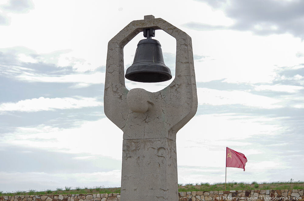  1. Военно-мемориальное кладбище Россошки под Волгоградом