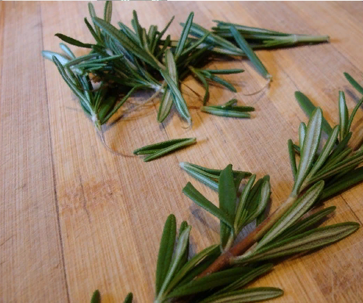 Веточка розмарина