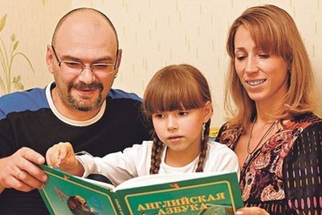Маша с родителями.