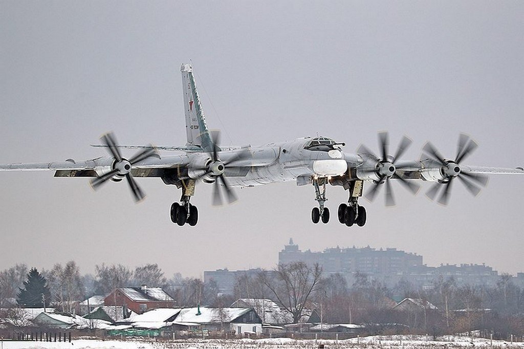 Ту-95 с разных сторон