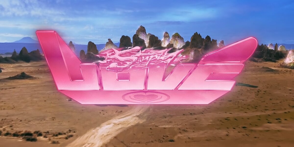 Кадр из клипа на сингл "Stupid Love"