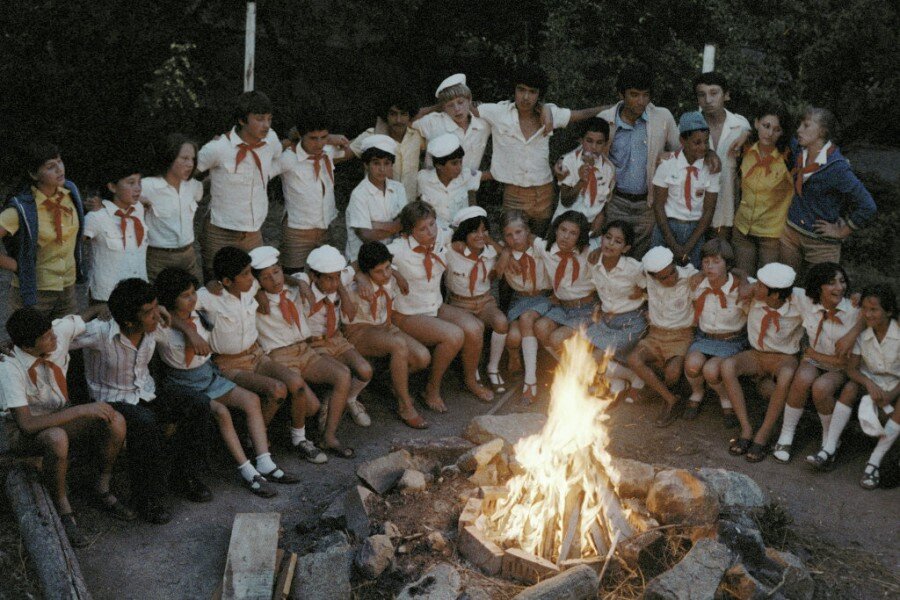 Фото с просторов интернета, демонстрирующее момент из жизни пионерского лагеря