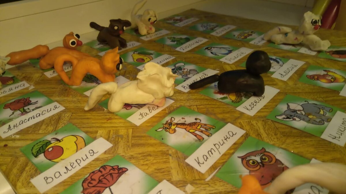 Вот эта белая зверюга должна была быть кошкой