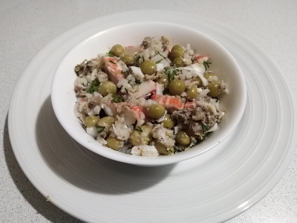 Необычный салат с крабовыми палочками - пошаговый рецепт с фото