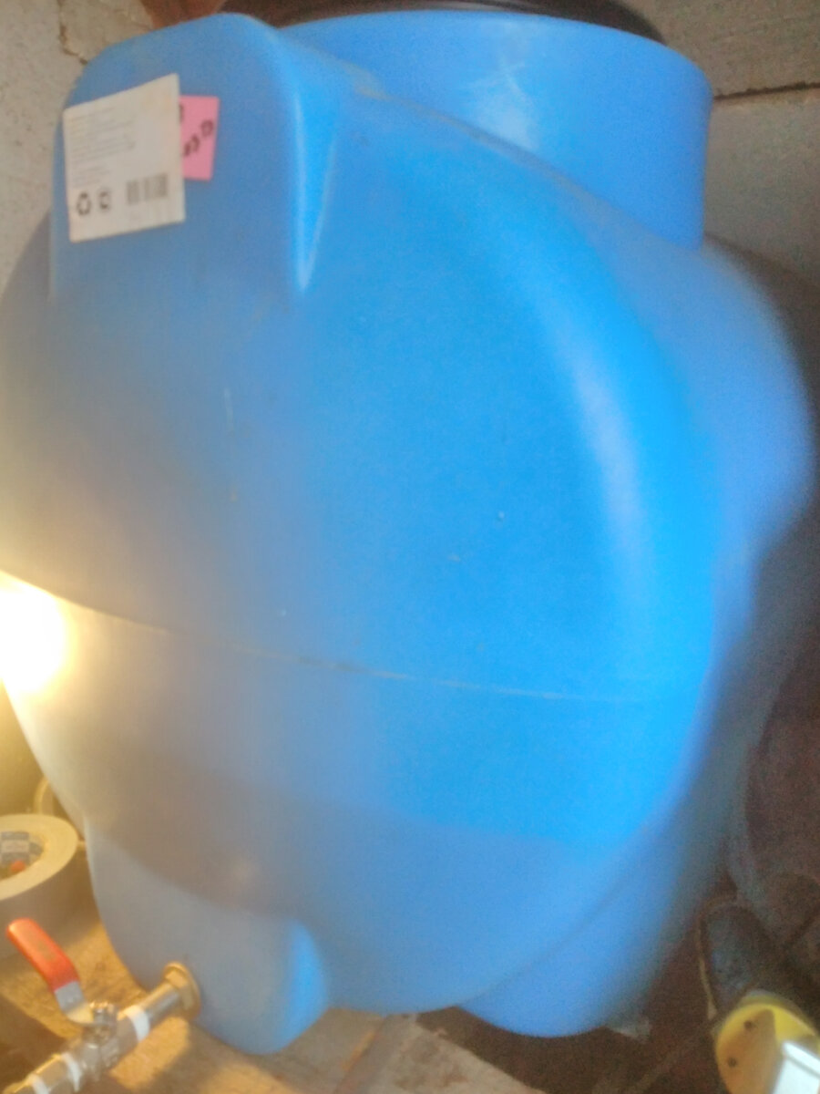 Доп бак на 300 литров.