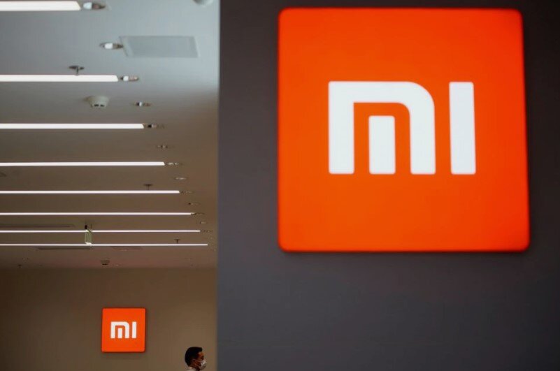 Логотип Xiaomi можно увидеть в магазине Xiaomi в Шанхае, Китай, 12 мая 2021 года. REUTERS/Али Сонг.