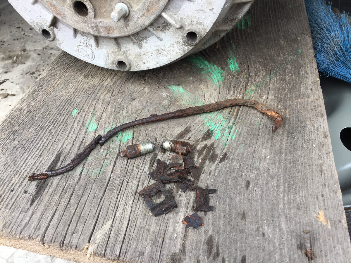 Что может заставить мужчину плакать. Всегда всё сгнивает наглухо.