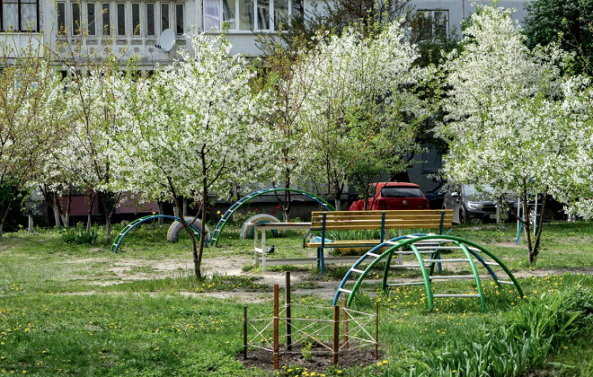 Была тогда чудесная весна, или начало лета. Настроение - соответствующее ("займи да выпей" шептала погода) 