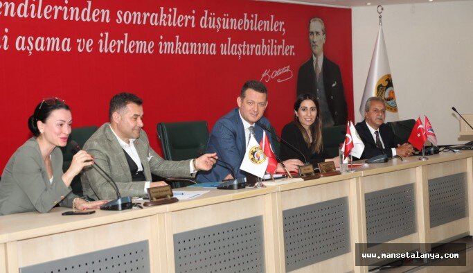 Мэр и губернатор Аланьи на встрече с иностранным комитетом 