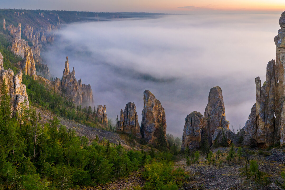 Какая красивая страна. Синские столбы Саха Якутия. Шаманы Якутии. Якутский шаман. Якутские шаманы за Россию.