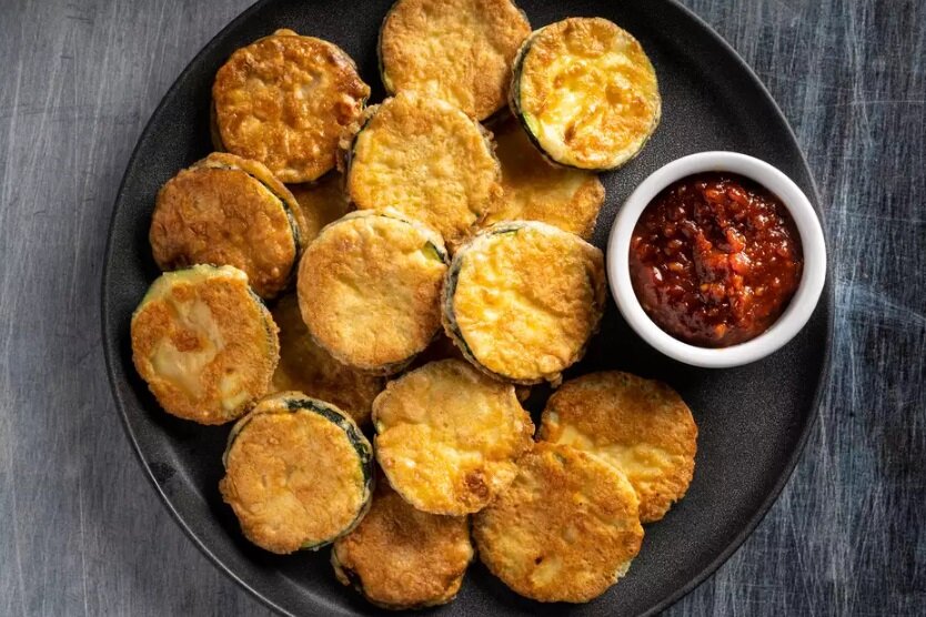 Румяные жареные кабачки по-корейски - все гениальное просто! Фото: thespruceeats.com 