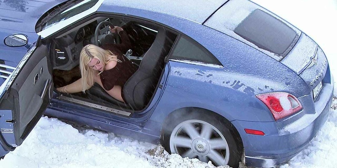 Застряли в снегу на АКПП? Как выбраться из снежного плена