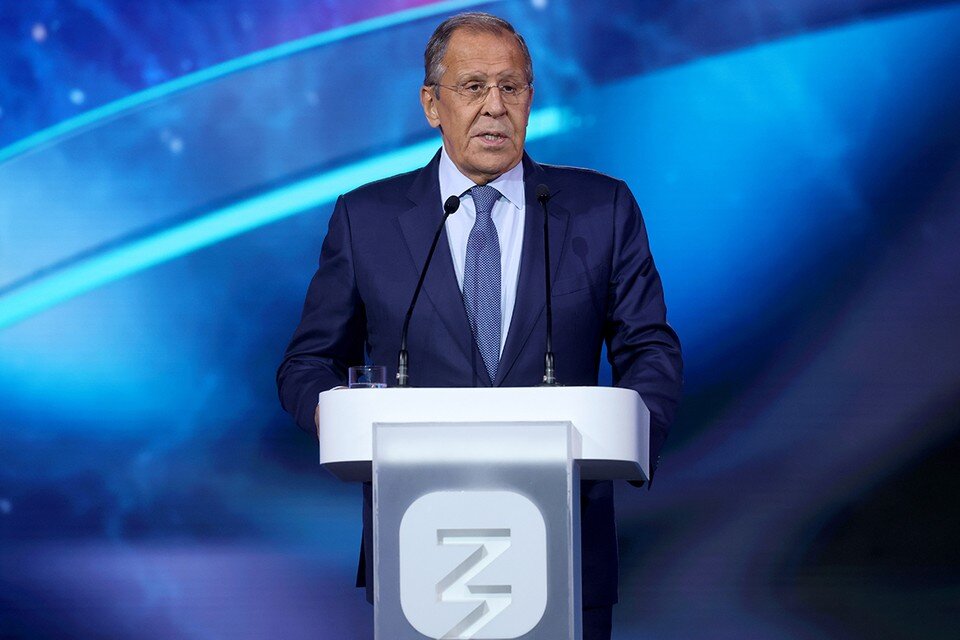     Глава МИД РФ побеседовал с молодыми участниками марафона общества «Знание». Фото: Вячеслав Прокофьев/ТАСС