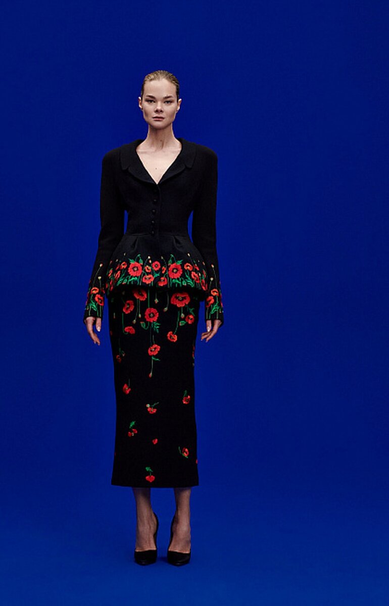     Наряды из кутюрной коллекции Яниной — шьют только на заказ по спеццене. А средняя цена платья из «обычных» коллекций от 30 тысяч рублей 130 тысяч рублей. Фото: телеграм-канал Юлии Яниной.