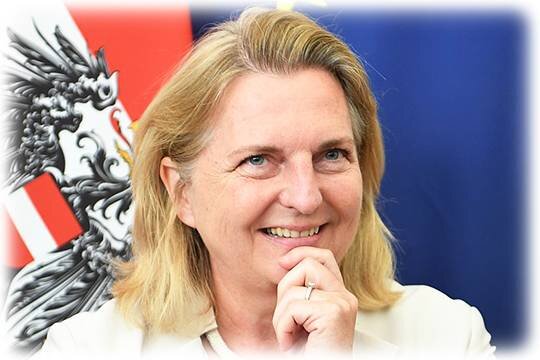    Танцевавшую с Путиным экс-главу МИД Австрии Карин Кнайсль нашли в рязанской деревне