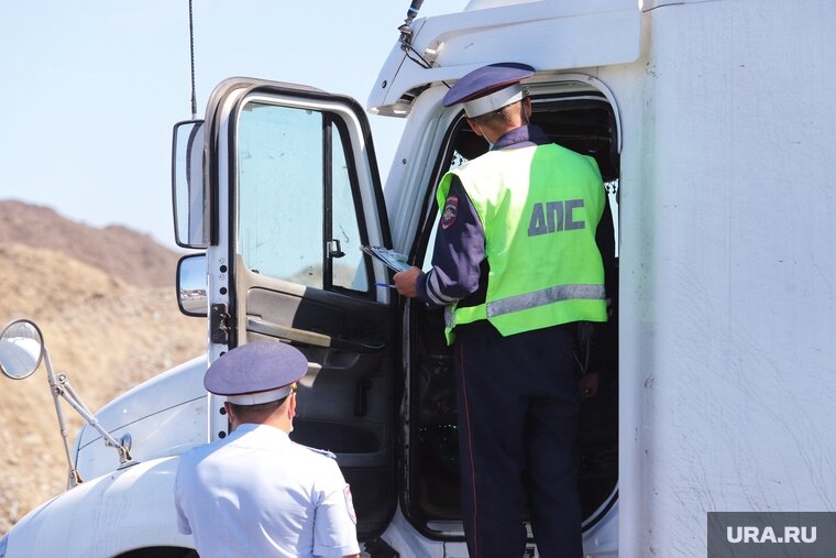    Водитель второго грузовика пострадал (архивное фото)