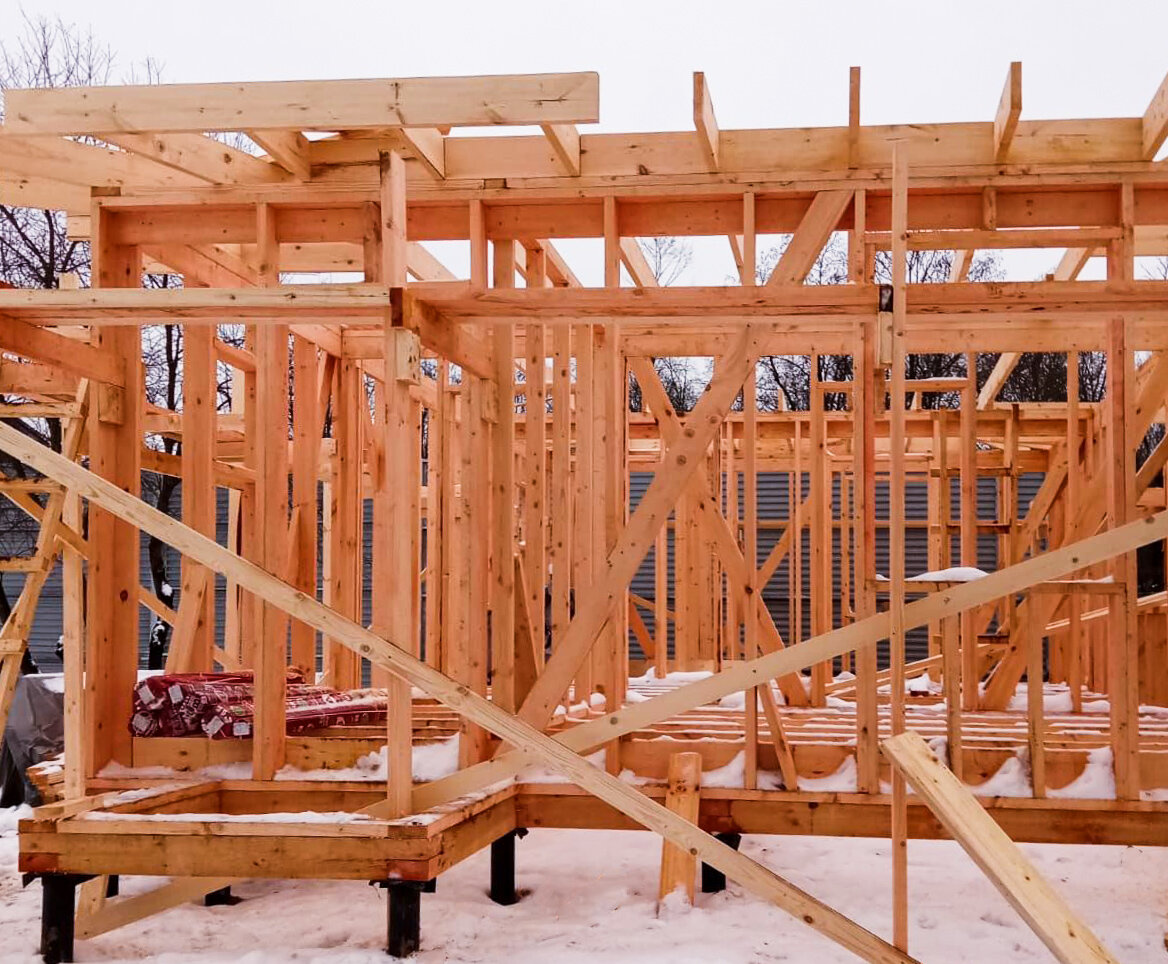 Возведение каркаса на свайно-винтовом фундаменте