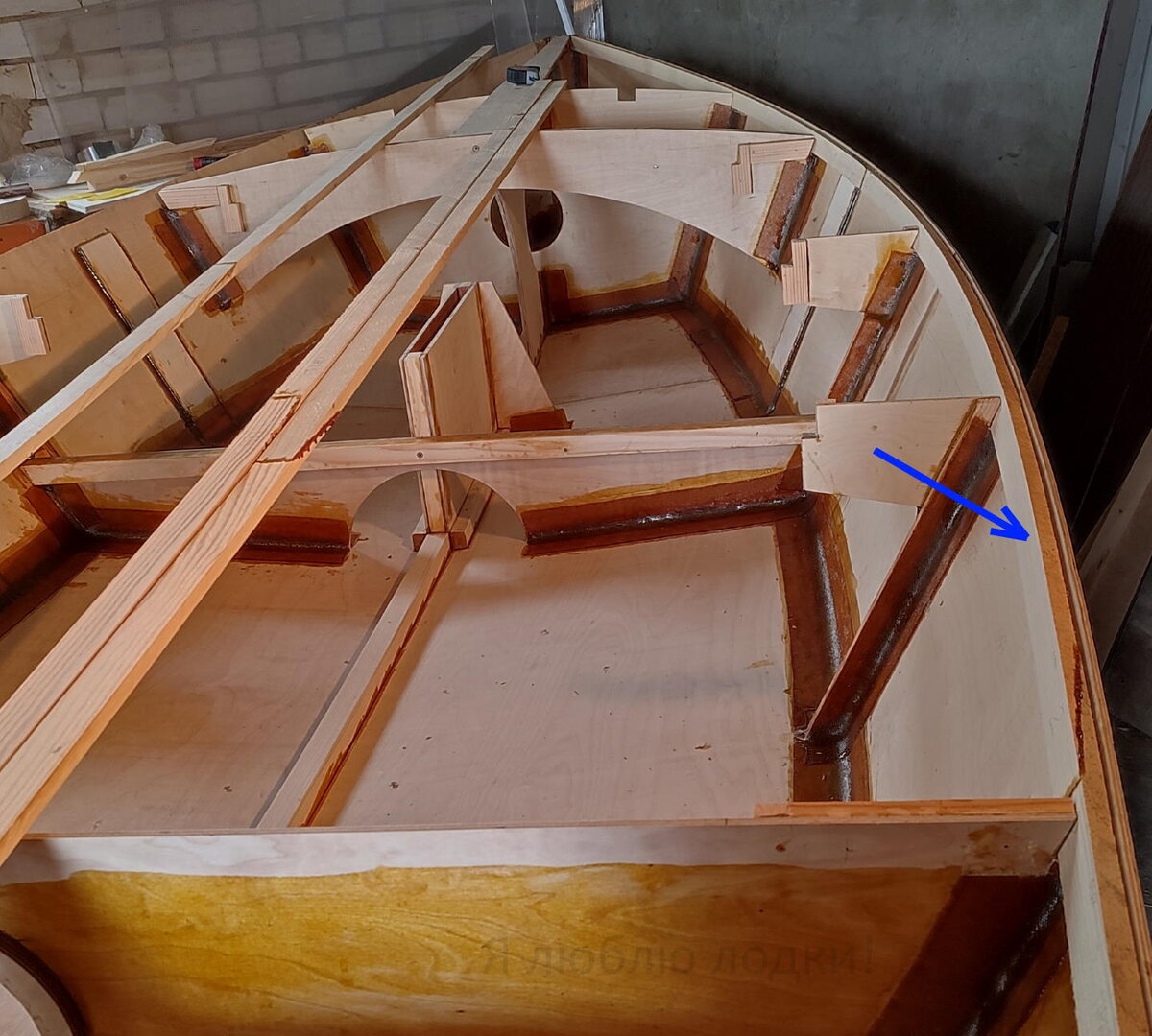 Временно установил правый планширь