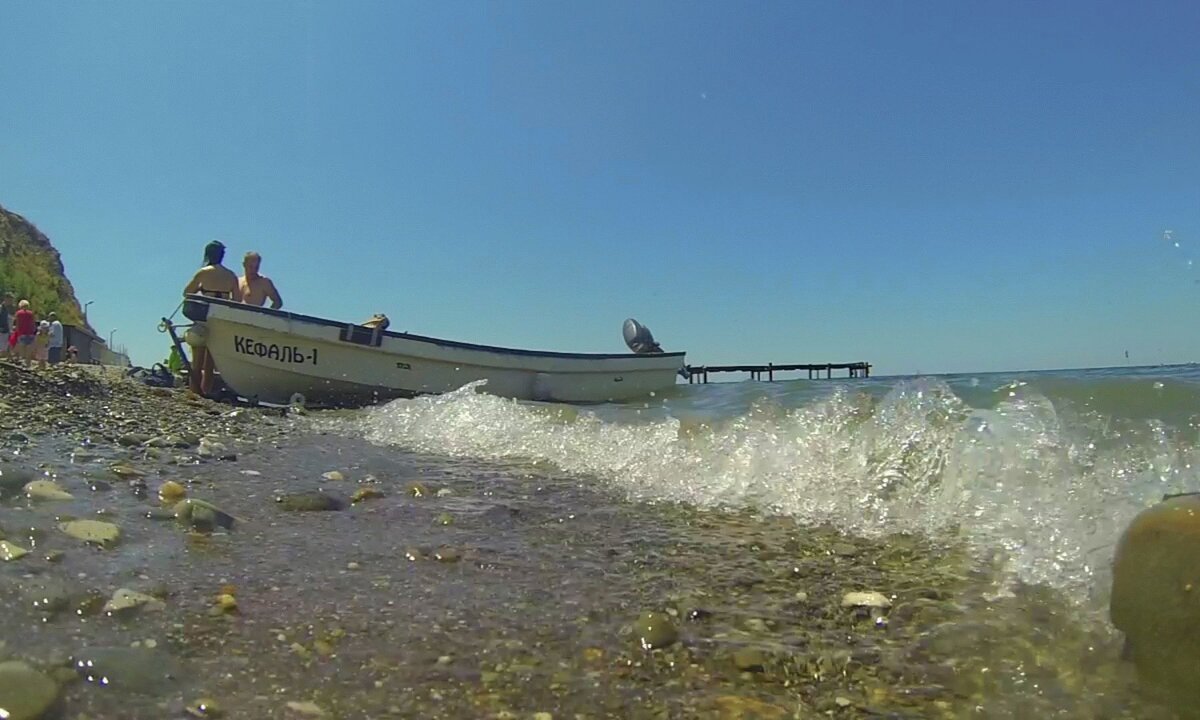 Галечный пляж в Малой бухте.