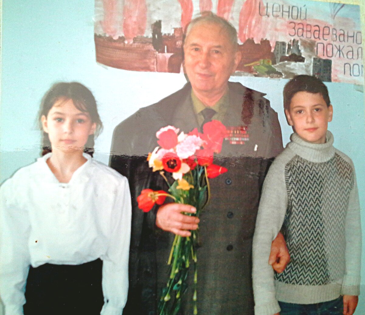 Моисеев В.Д. (18.12.1922-05.03.2000), ветеран В.О.в., с внуками Софьей и Василием