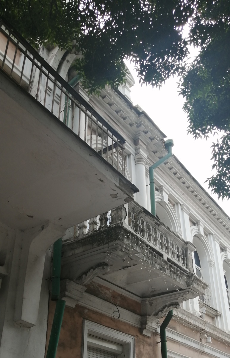 Пробегая, не поднимая головы, красоту не увидишь