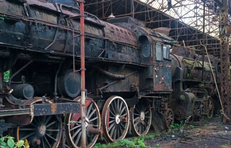 Поезд на одном из многочисленных свалок