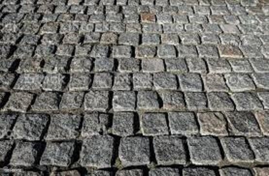 Нет ничего более официального и скучного, чем серая булыжная мостовая. Вот и станьте для нарциссиста ею! Фото: Pixabay.com