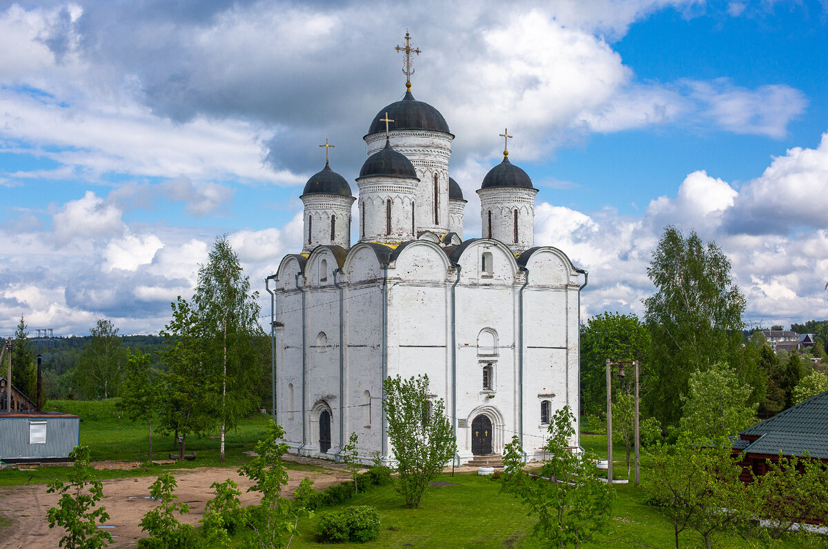 File:Микулино. Церковь Архангела Михаила 2.jpg - Wikimedia Commons