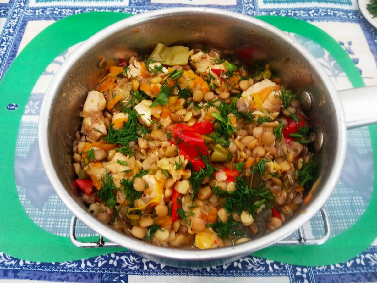 чечевица тушеная. красная чечевица с овощами. чечевица тушеная. чечевица с тушенкой. красная чечевица с овощами.