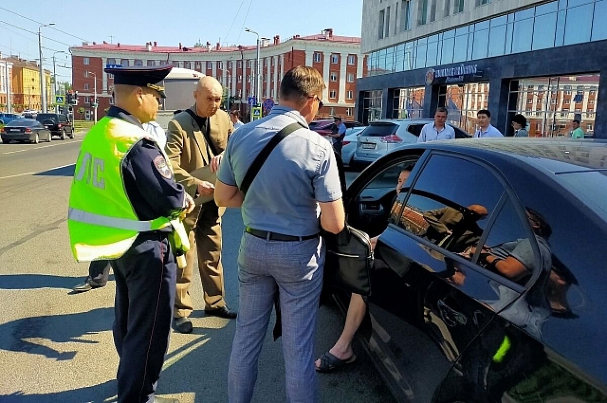    Водитель такси заплатит штраф за нарушение правил перевозки пассажиров