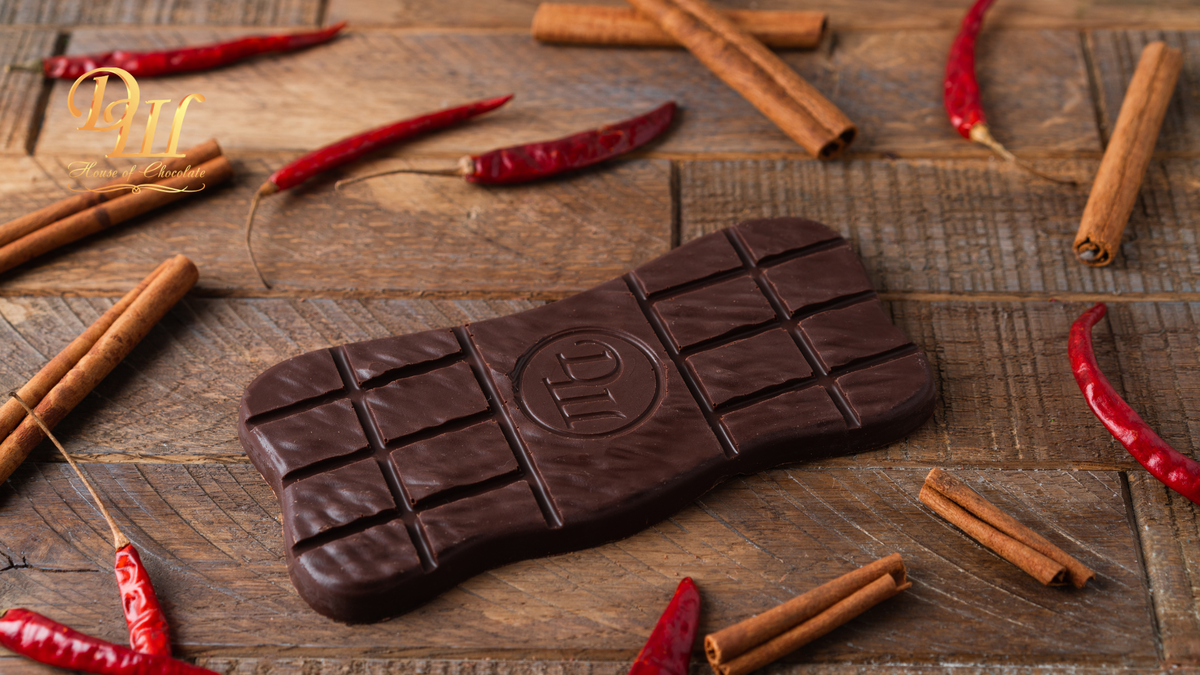 Темный шоколад 67% с корицей, имбирем, кардамоном и кайенским перцем "Блеск"