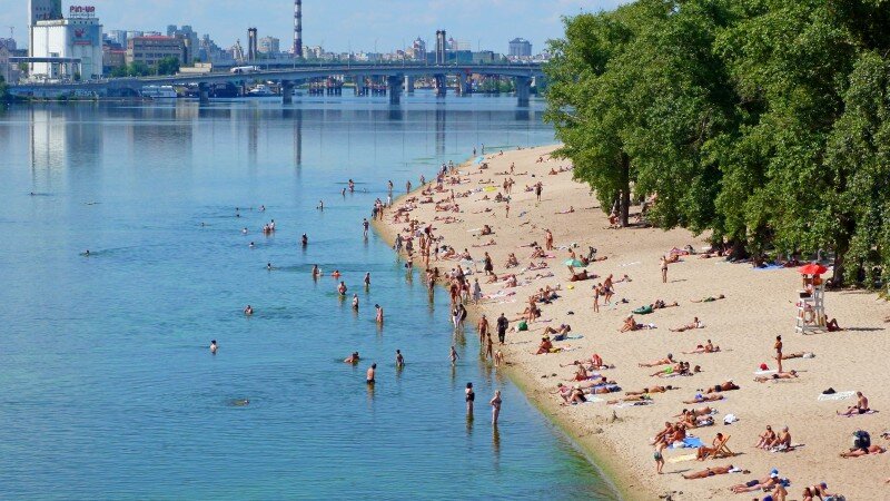 Голь городская: кто ходит на нудистские пляжи Киева