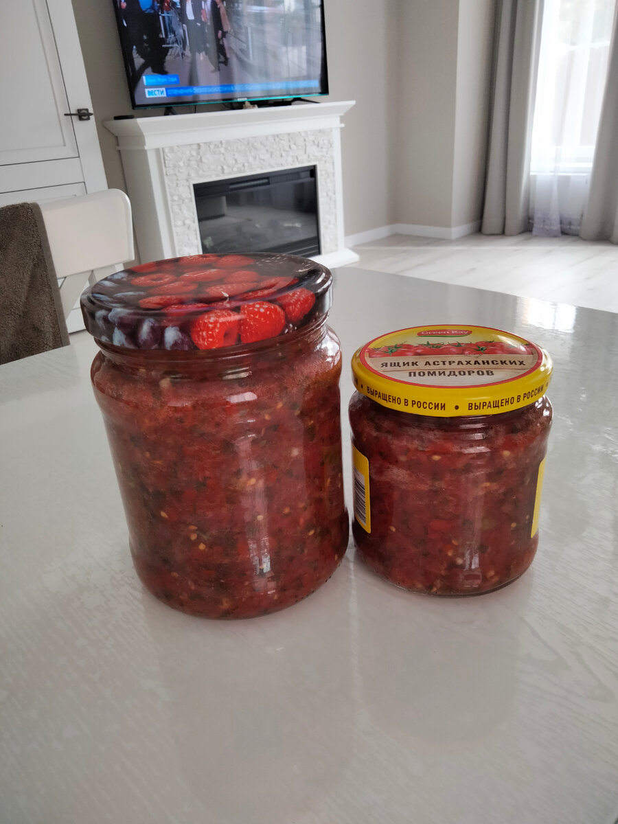 Здесь 2 банки, в холодильнике еще 2 небольшие баночки, просто они не фотогинечные.