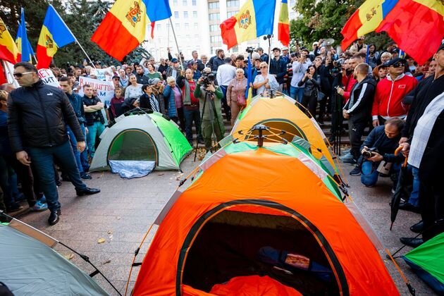 В палаточном городке протестующих в Кишиневе стало плохо человеку