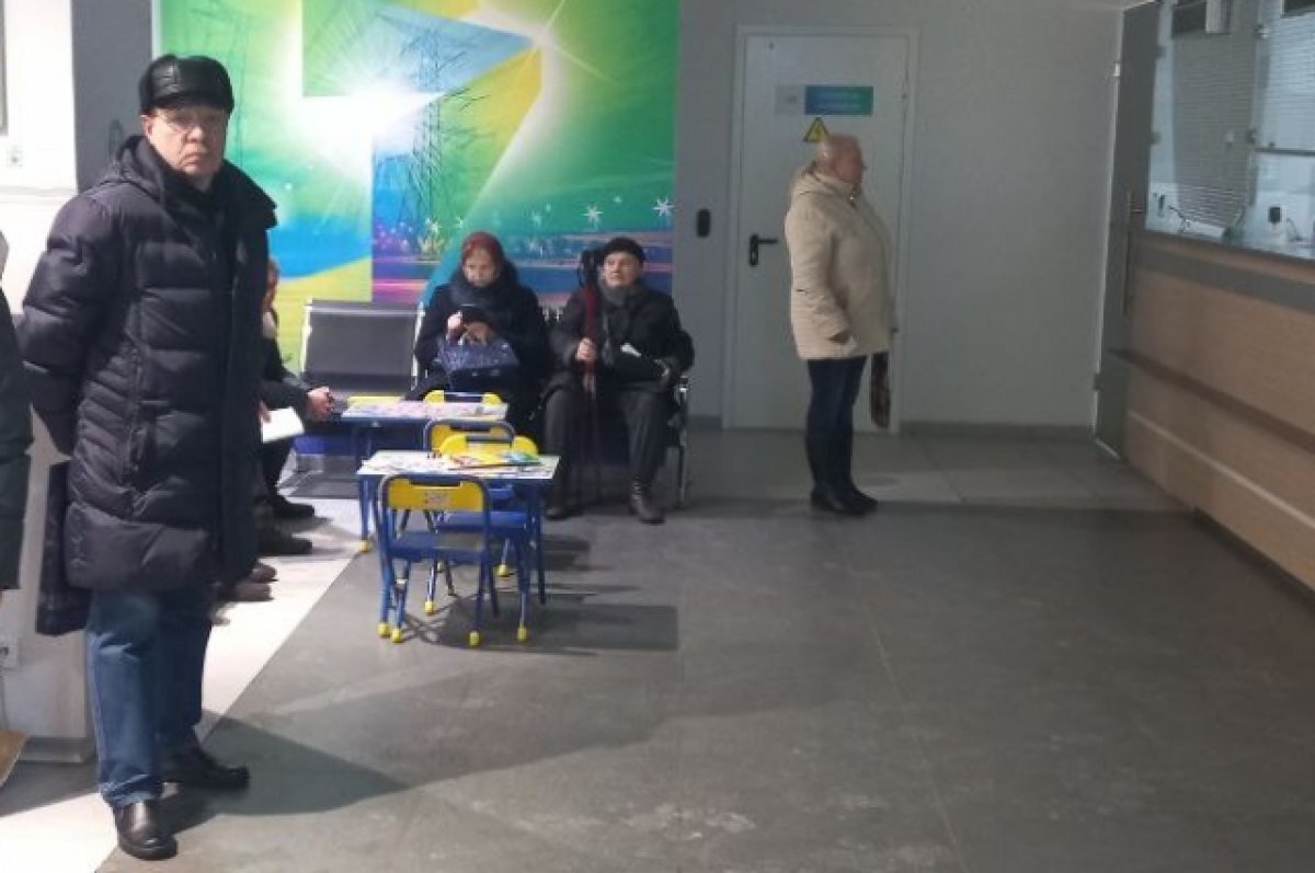    Многочасовые очереди выстроились в центре обслуживания «ТНС-энерго»