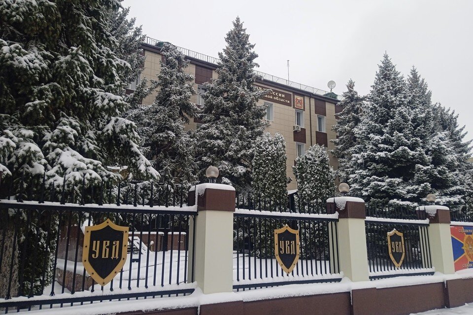     Участковый поймала продавца на повторной продаже паленого алкоголя в Липецке Юлия КЛЮЕВА