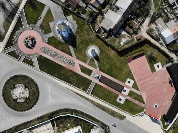 Мемориальный комплекс жертвам фашистской оккупации Крыма 1941–1944 годов «Концлагерь „Красный“ в поселке Мирном Симферопольского района, на месте бывшего совхоза „Красный“, где в 1941 году оккупанты организовали место принудительного содержания военнопленных и гражданских лиц/РИА «Новости»