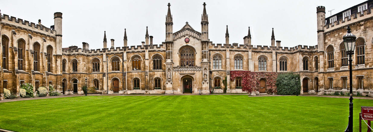 Кембридж - это один из самых старых студенческих городов в Европе, располагается он в Англии. Университет Кембриджа считается самым влиятельным в мире.-2
