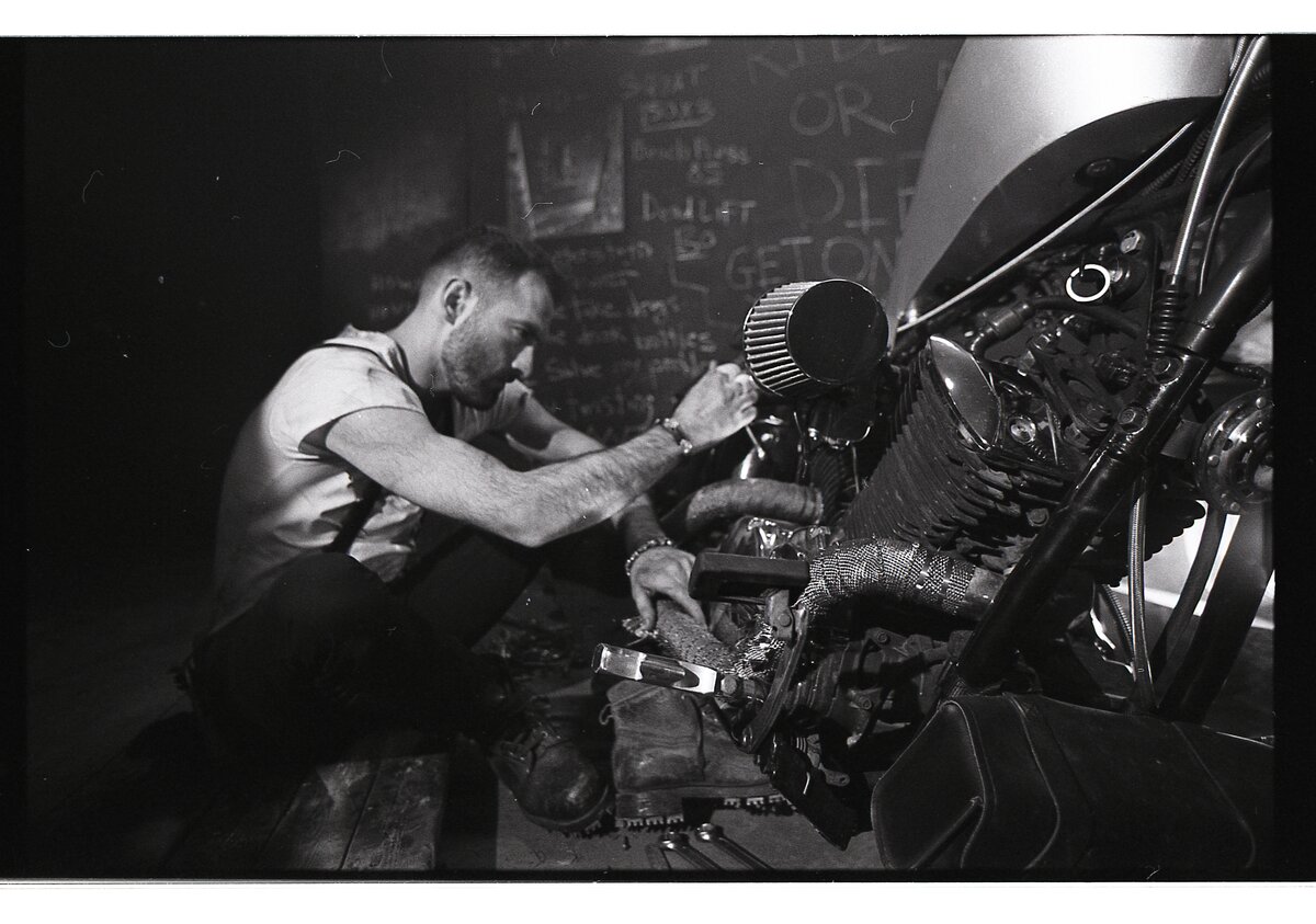 Браслет на фото: AK Skull Bike