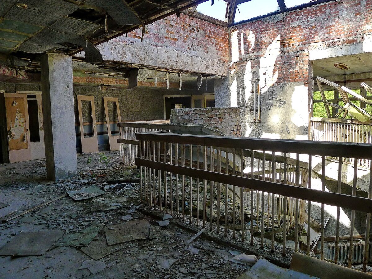 Обвалившееся здание