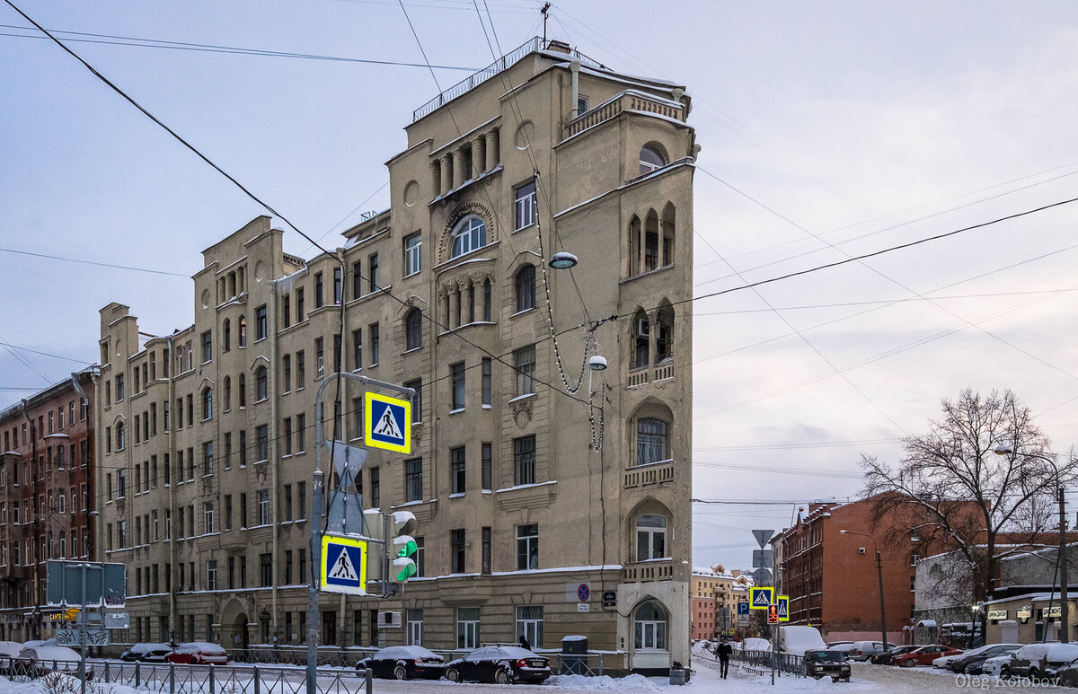 Плоский дом на Пресненском валу в Москве