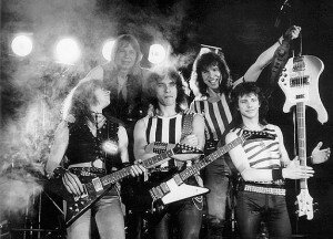 Основатели: художественный руководитель - Векштейн, а так же Грановский и Холстинин, которые раньше играли в группах «Альфа» и «Поющие сердца».
В состав вошел Валерий Кипелов (вокалист), Кирилл Покровский – клавишник и бек-
вокалист. Александр Львов – ударные (потом перешел на звукооператора).
Первый альбом группы «Ария» вышел под названием «Мания величия». Так началась их биография.
5 февраля 1986 года – состоялся их первый концерт. Также, в первый год своего существования, группазаявила о себе на нескольких фестивалях («Рок-панорама-86» и «Литуаника-86»).
Второй альбом «С кем ты»,  был выпущен со многими песнями Андрея Большакова (второй гитарист), который
не задолго  был принят в состав группы.