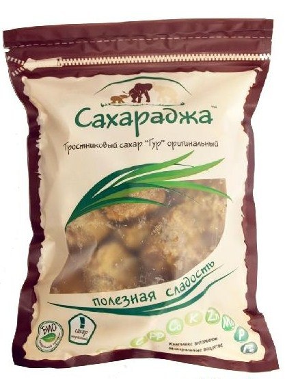 100% натуральный, некрашеный. Не имеет ничего общего ни с белым, ни с коричневым сахаром.           Собирается и сушится вручную.  В нём сохранены все полезные микроэлементы и аминокислоты.