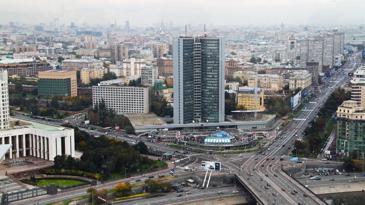 Какая улица самая дорогая. Новый Арбат, Москва. Новый Арбат Москва 1080. Москва вид на новый Арбат. Улицы городов России.