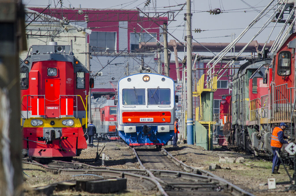 вагон фпк св 1э. поезд 007. чс-7 локомотив. локомотивное депо самара. поезд 7 сейчас.