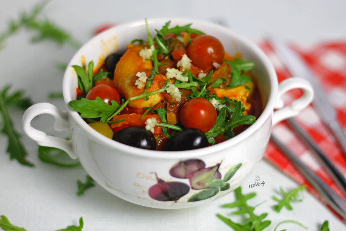 Салат с куриной грудкой, рукколой и апельсином