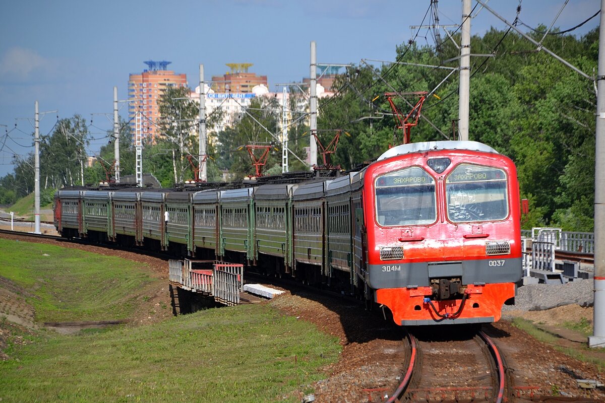 Эд4м 0500. Электричка выглядит. Ласточка поезд эс2г. Электропоезд кубань 6015. Пригородный поезд кубань.